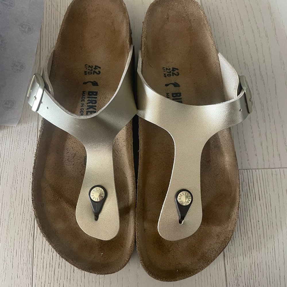 Gold Birkenstock Gizeh